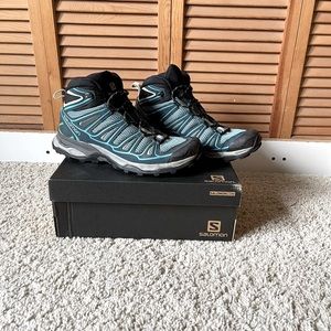 Salomon hiking boots women